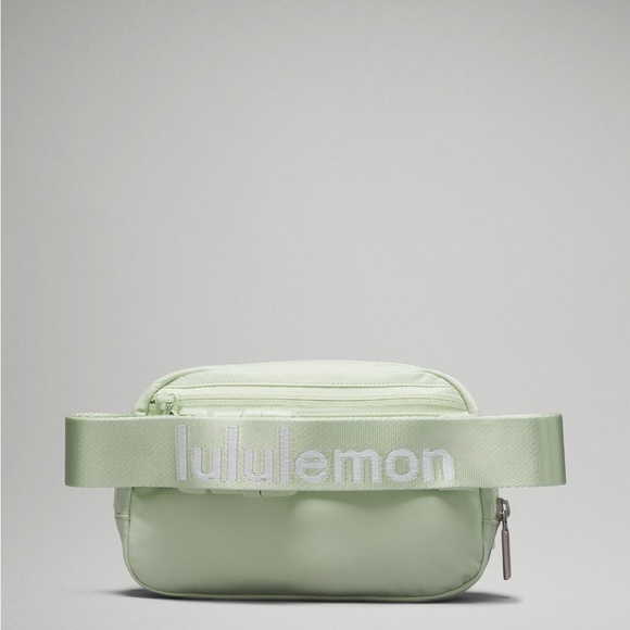 Lululemon Everywhere Belt Bag 1L- Kohlrabi Green/White - Picture 11 of 12